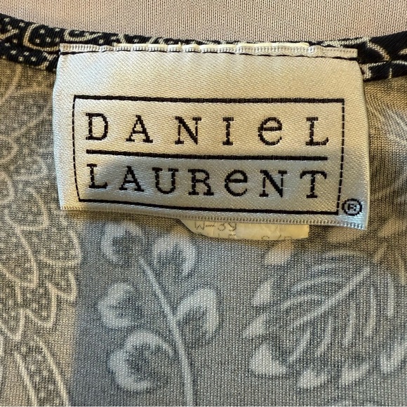 Daniel Laurent Black White Blouse with cowl neck and side ruching Women's Sz S - Picture 7 of 9